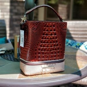 🚫🚫SOLD🚫🚫Brahmin Amelia Bucket Bag